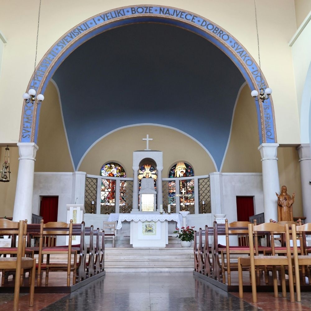 Historische Kirche mit Außenfassade