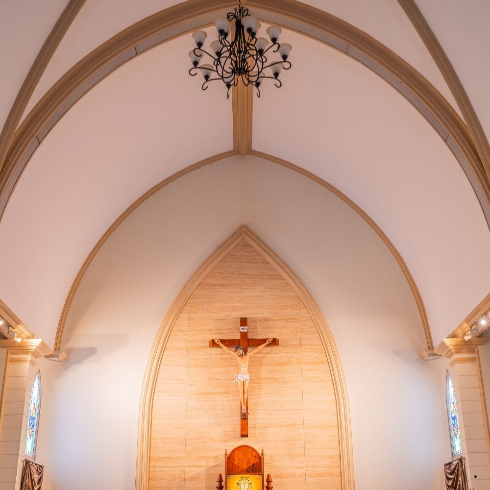 Kircheninnenraum als Beispiel für Malerarbeiten an Kirchen
